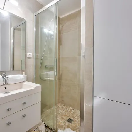 Avec Terrasse&parking à 8 Min à Pieds De La *