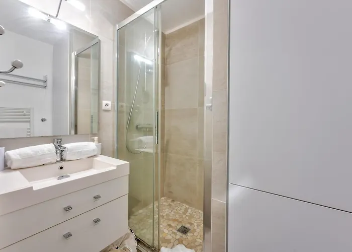 Avec Terrasse & Parking A 8 Min A Pieds De La *